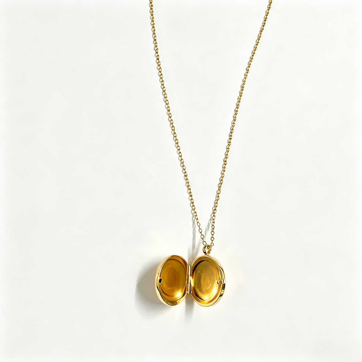 WATERPROOF GOLD ROUND PHOTO LOCKET